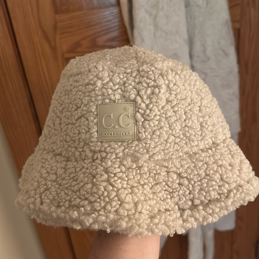 C.C Sherpa bucket hat